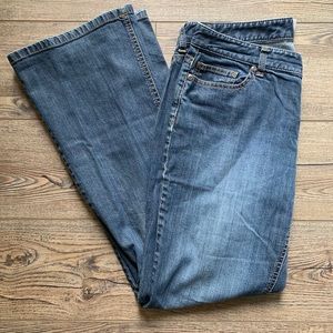 Ann Taylor Curvy Fit Just below Waist Jeans Sz 8